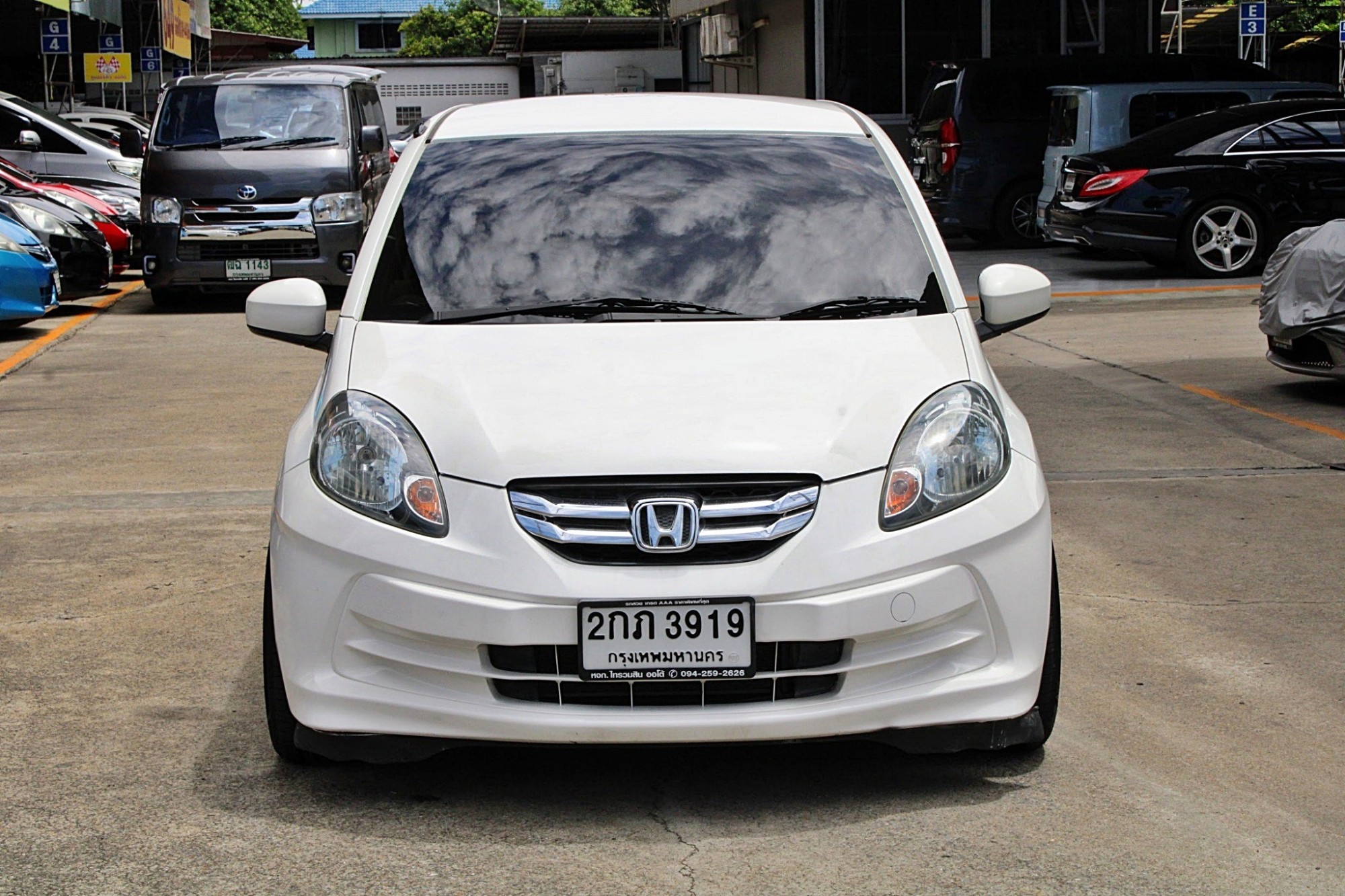 จัดไฟแนนได้ถึง2แสนปลาย ออกรถฟรีทุกค่าใช้จ่าย 2013 Honda brio amaze 1.2 V Auto CVT สีขาว