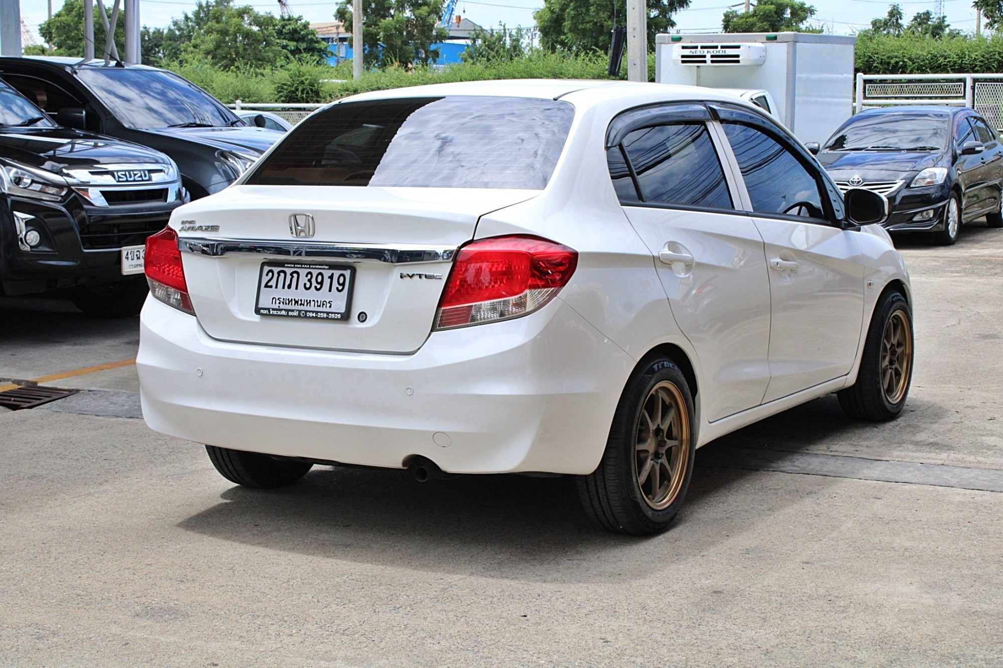 จัดไฟแนนได้ถึง2แสนปลาย ออกรถฟรีทุกค่าใช้จ่าย 2013 Honda brio amaze 1.2 V Auto CVT สีขาว