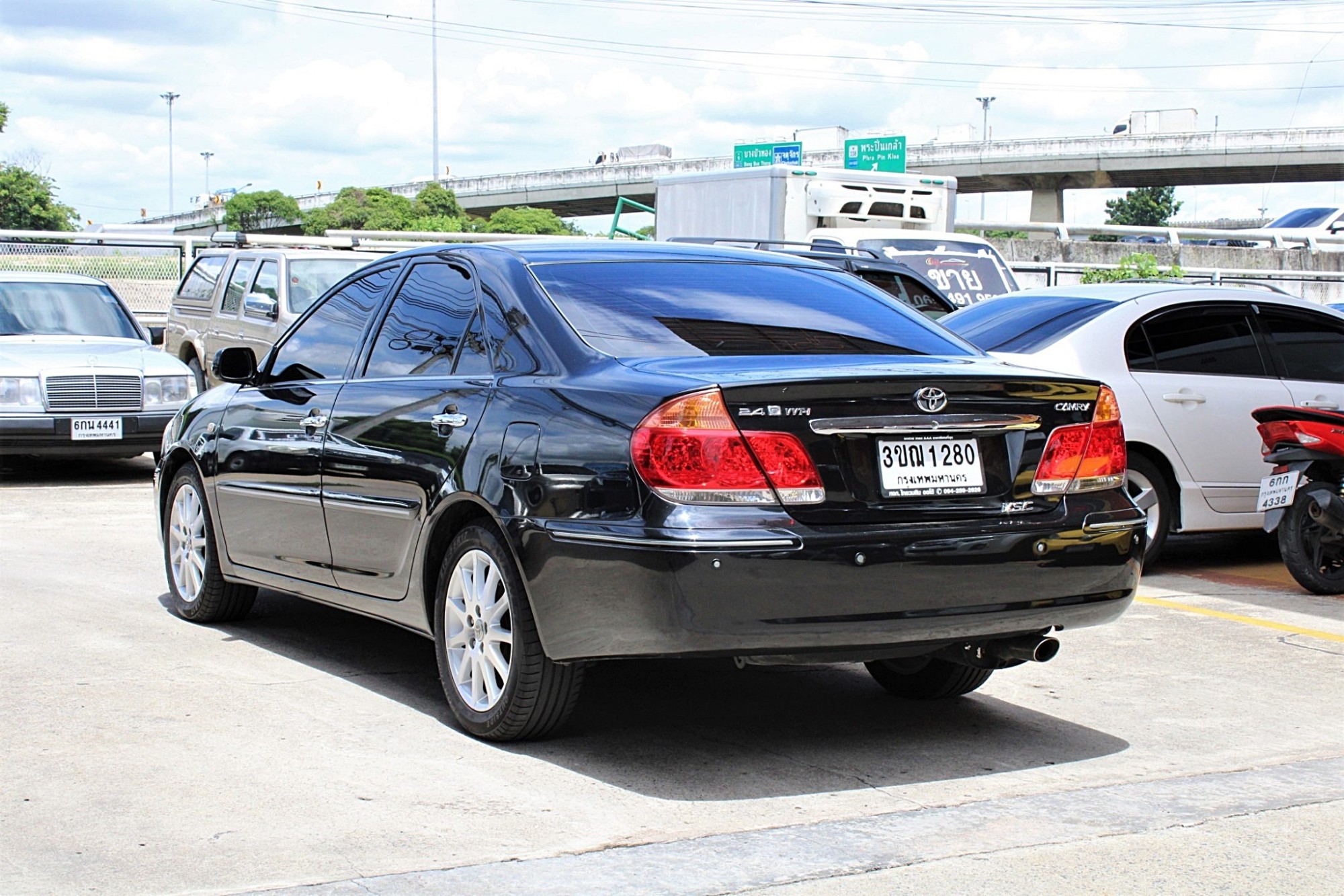 2005 Toyota Camry 2.4 Q AT สีดำ เกียร์อัตโนมัติ รุ่นท๊อปสุด ไม่มีชน เครื่องช่วงล่างขับดี แก๊สLPGเพิ่งติดตั้งไม่นานวันมานี้ ไมล์แท้เจ้าของดูแลมาดีมาก