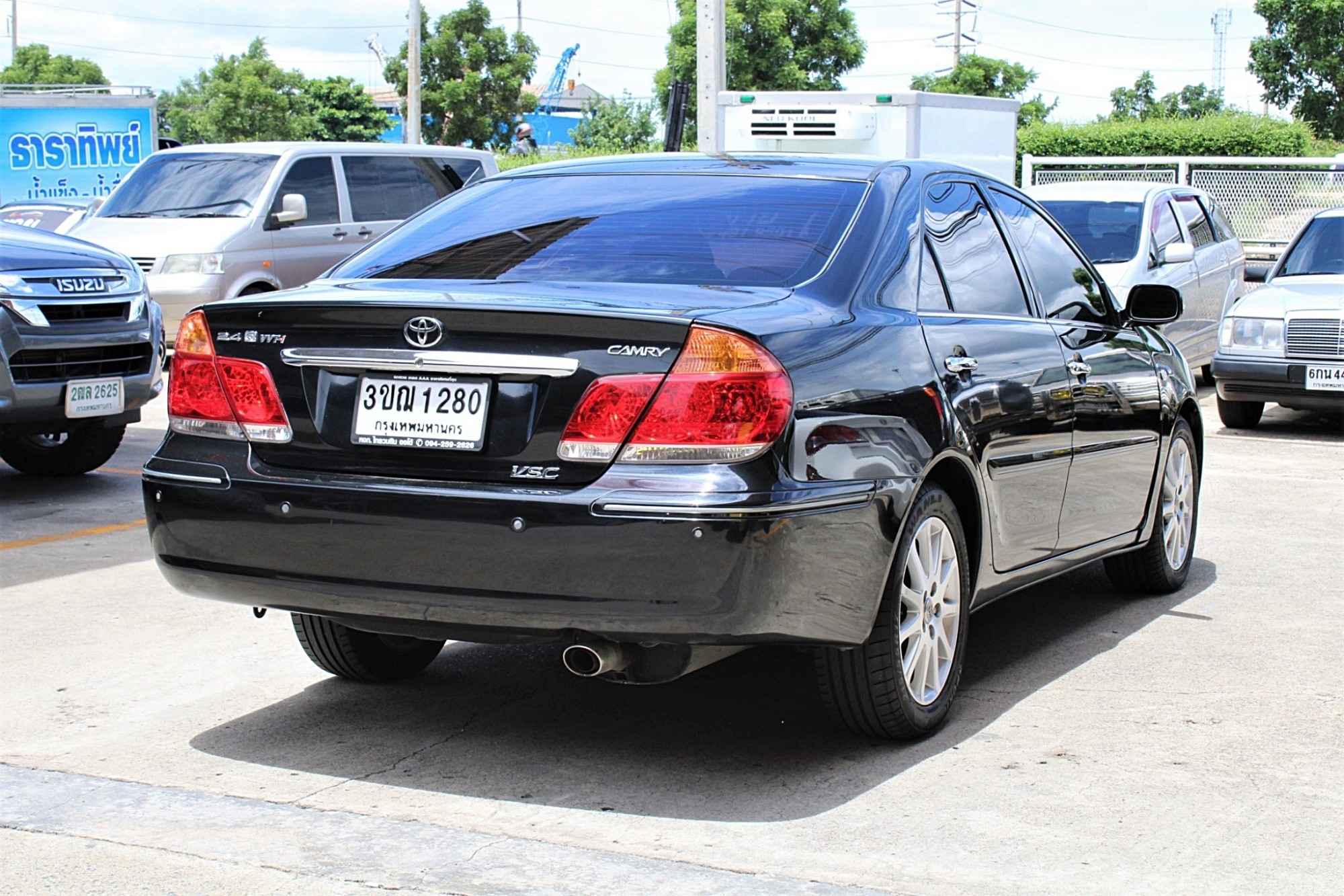 2005 Toyota Camry 2.4 Q AT สีดำ เกียร์อัตโนมัติ รุ่นท๊อปสุด ไม่มีชน เครื่องช่วงล่างขับดี แก๊สLPGเพิ่งติดตั้งไม่นานวันมานี้ ไมล์แท้เจ้าของดูแลมาดีมาก