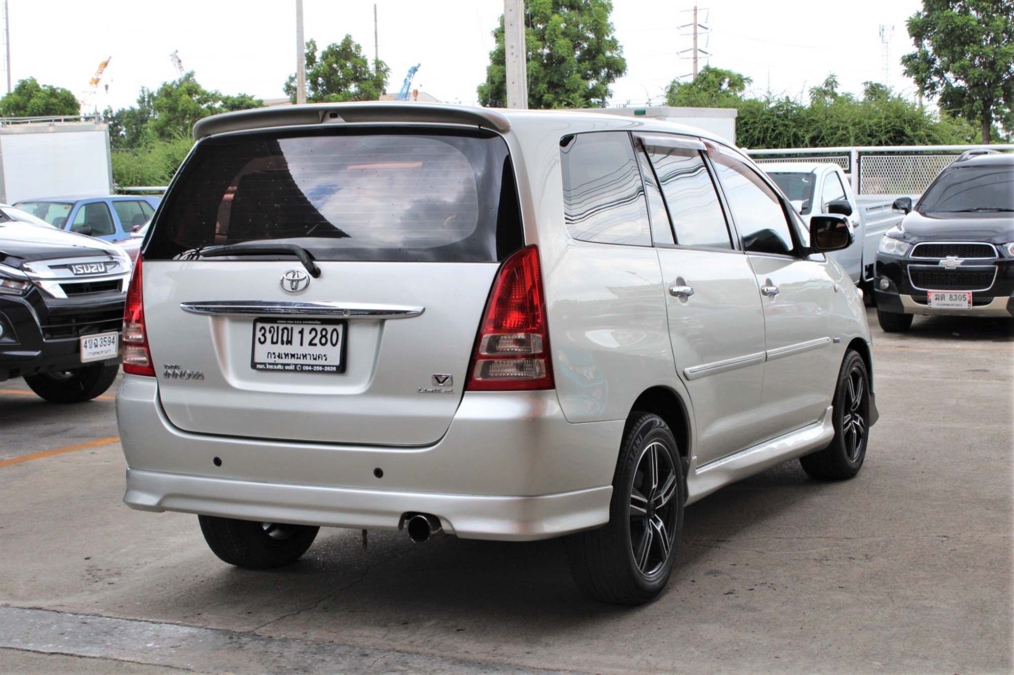 2007 Toyota Innova 2.0 V Wagon AT สีเทา เกียร์ออโต้ airbag abs เบาะหนัง แอร์ดิจิตอล ไม่มีชนหนักตัดต่อหรือจมน้ำ เครื่องดีช่วงล่างดี