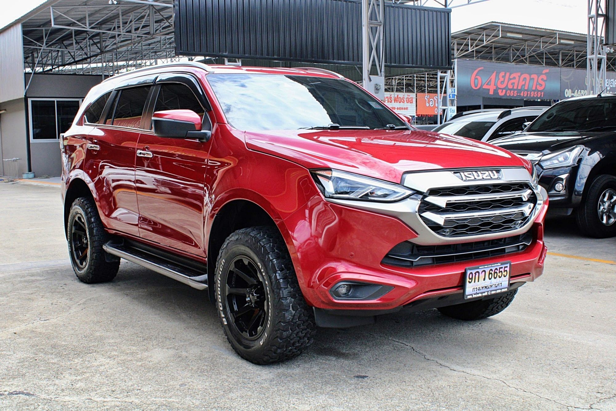 2021 Isuzu MU-X 1.9 Ultimate SUV AT สีแดงมะเมี่ยว ประหยัดเชื้อเพลิง ขับ2Wdยิ่งประหยัด ค่าภาษีถูกกว่าเครื่อง 3.0 และคันนี้สภาพสวยใสคล้ายป้ายแดง