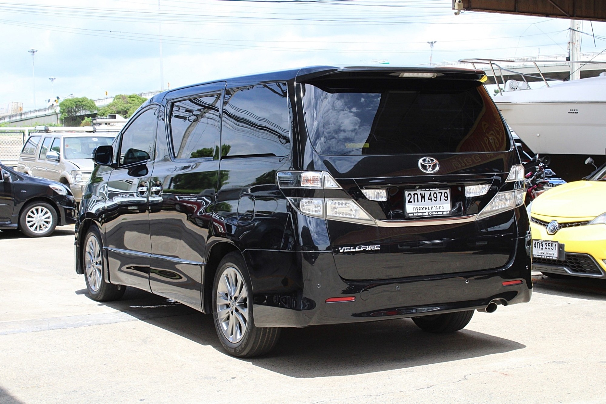 2011 Toyota VELLFIRE 2.4 V Auto CVT สีดำ รุ่นท๊อปสุด มือแรกออกห้าง ไม่เคยมีอุบัติเหตุ ไม่เคยแก๊ส สวยมากๆ