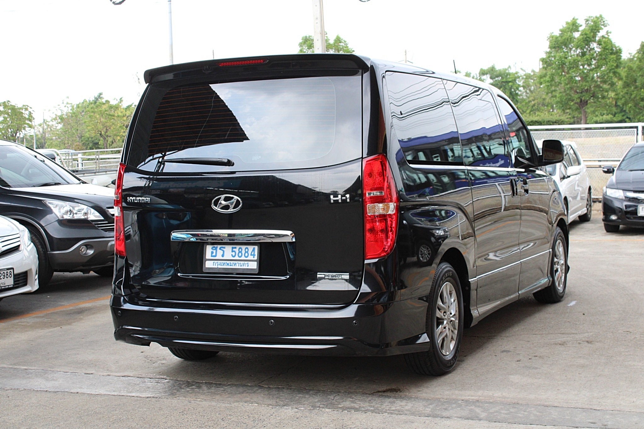 2014 Hyundai H-1 Minor Change 2.5 Deluxe เครื่องA2 AT สีดำ เกียร์ออโต้ทิปโทนิก รุ่นTop ดีเซลสุดประหยัดรถบ้านมือเดียวออกห้าง เบาะเดิมครบ สีเดิมทุกชิ้น