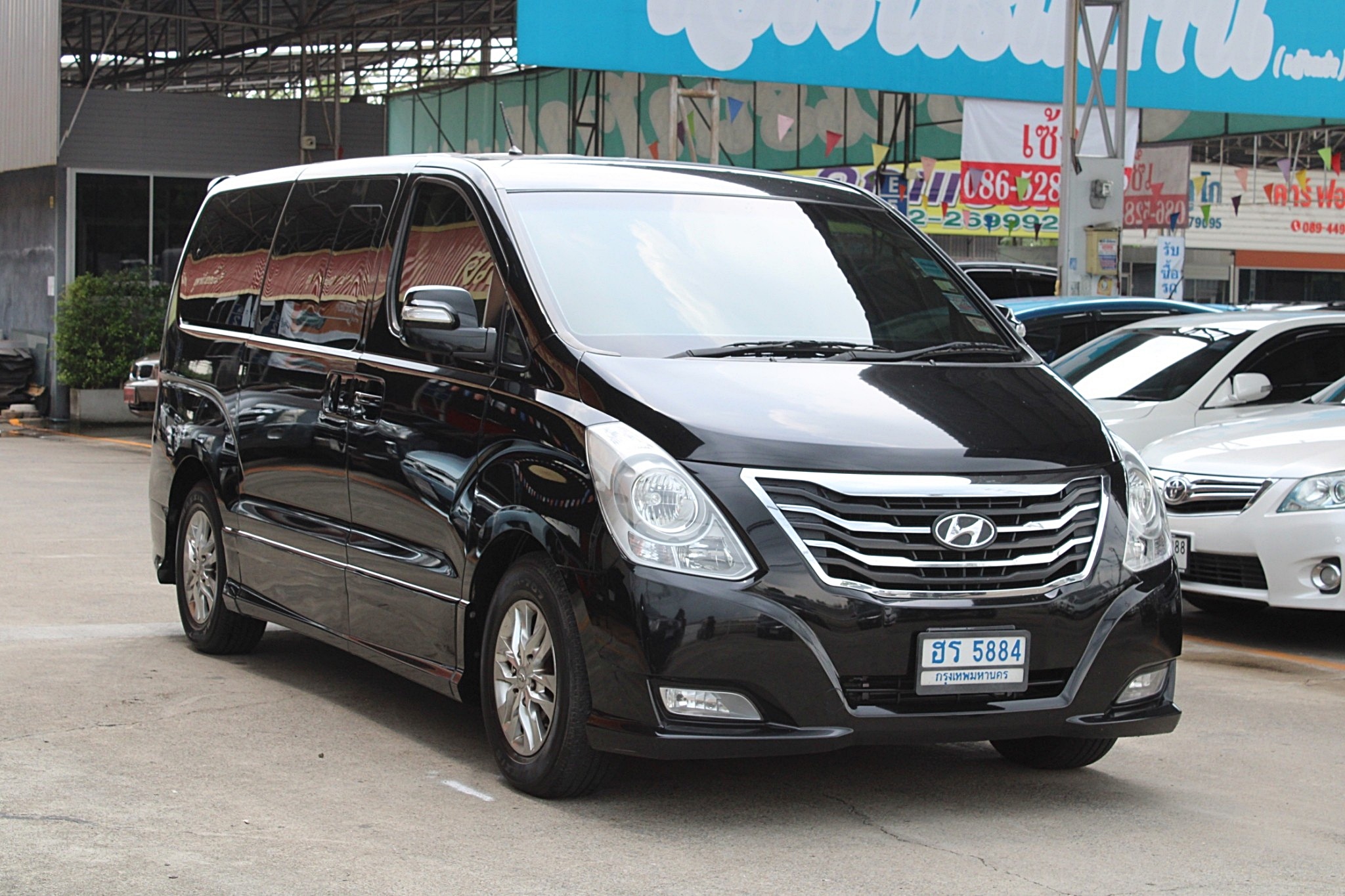 2014 Hyundai H-1 Minor Change 2.5 Deluxe เครื่องA2 AT สีดำ เกียร์ออโต้ทิปโทนิก รุ่นTop ดีเซลสุดประหยัดรถบ้านมือเดียวออกห้าง เบาะเดิมครบ สีเดิมทุกชิ้น