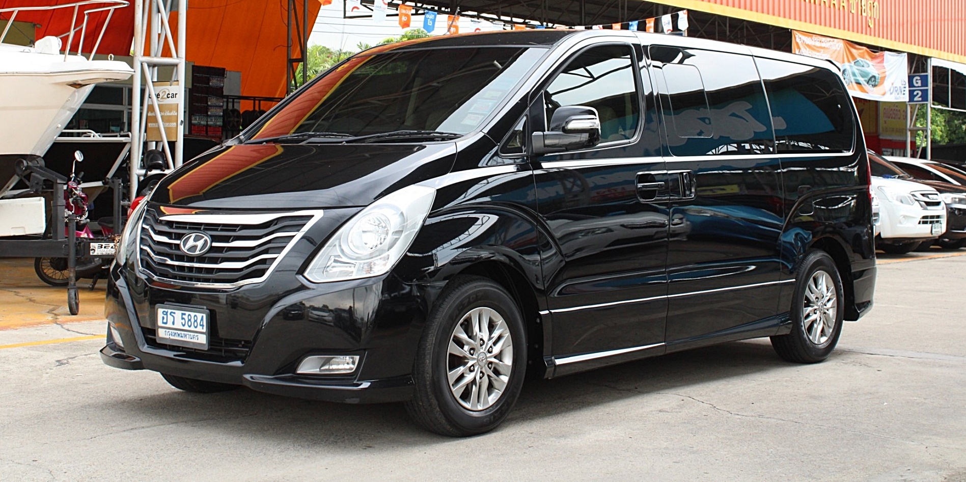 2014 Hyundai H-1 Minor Change 2.5 Deluxe เครื่องA2 AT สีดำ เกียร์ออโต้ทิปโทนิก รุ่นTop ดีเซลสุดประหยัดรถบ้านมือเดียวออกห้าง เบาะเดิมครบ สีเดิมทุกชิ้น