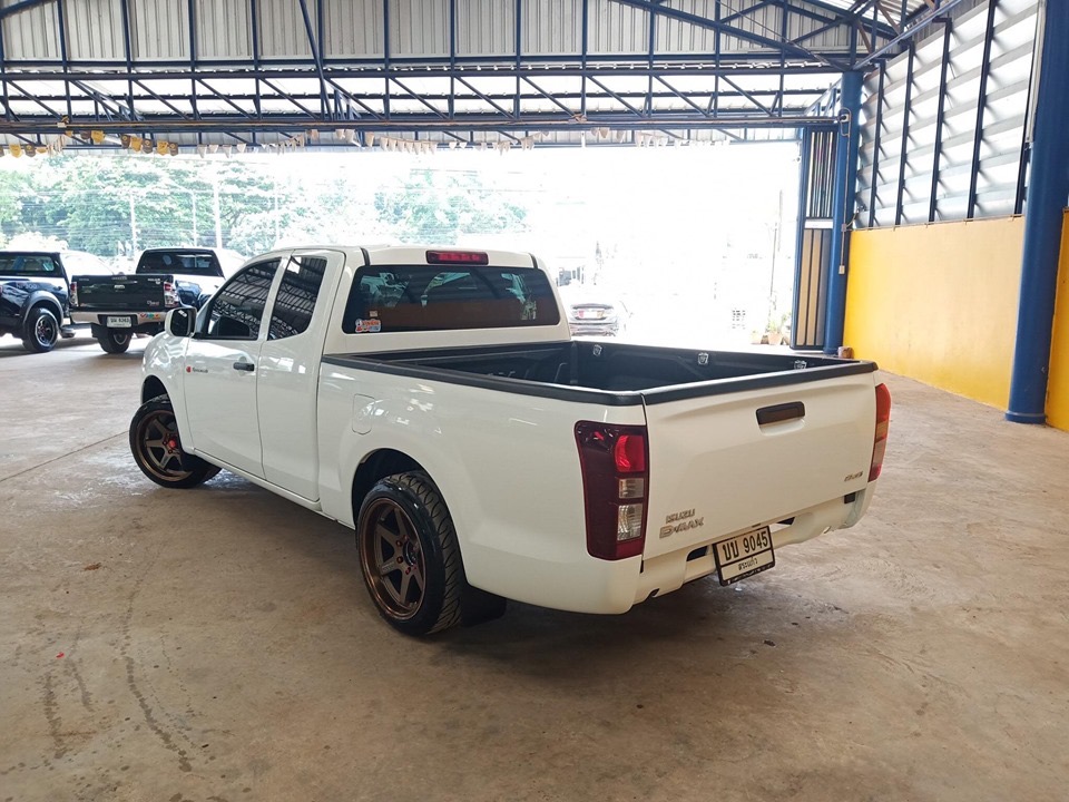 Isuzu D-Max Space Cab ปี 2018 สีขาว