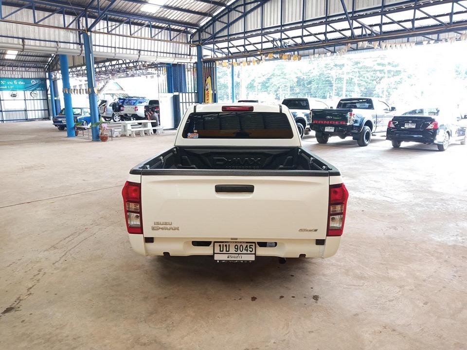 Isuzu D-Max Space Cab ปี 2018 สีขาว