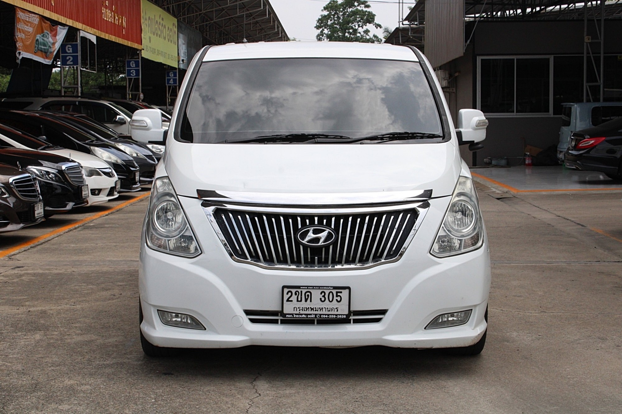 2012 Hyundai Grand Starex 2.5 VIP Wagon AT สีขาว เกียร์อัตโนมัติ 5 สปีด ทิปโทนิก เครื่องยนต์เทอร์โบดีเซล 175 Hp สุดประหยัด ภายในแต่งvip