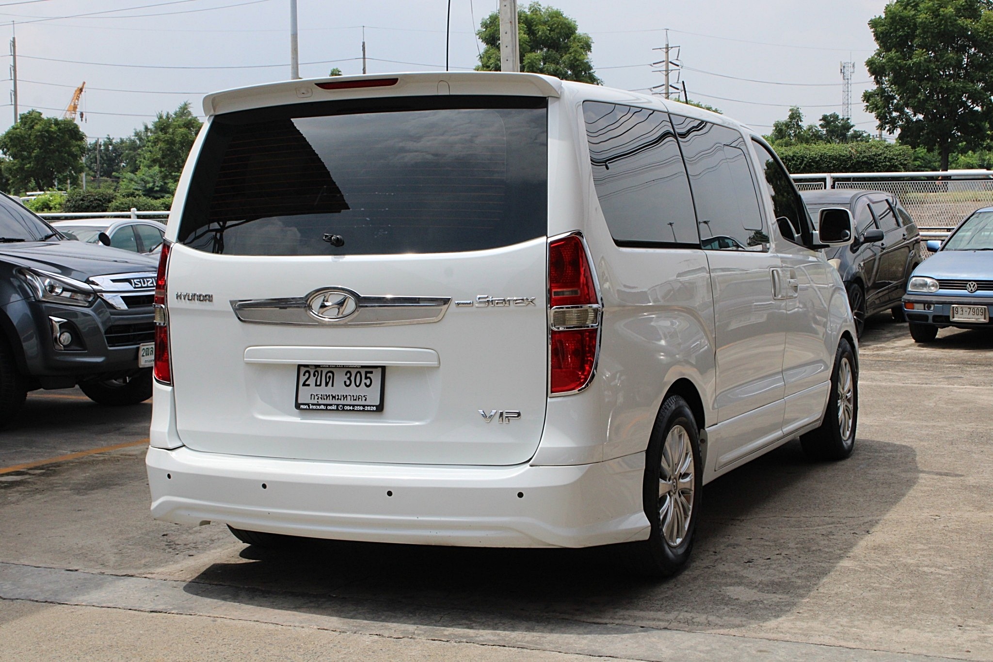 2012 Hyundai Grand Starex 2.5 VIP Wagon AT สีขาว เกียร์อัตโนมัติ 5 สปีด ทิปโทนิก เครื่องยนต์เทอร์โบดีเซล 175 Hp สุดประหยัด ภายในแต่งvip