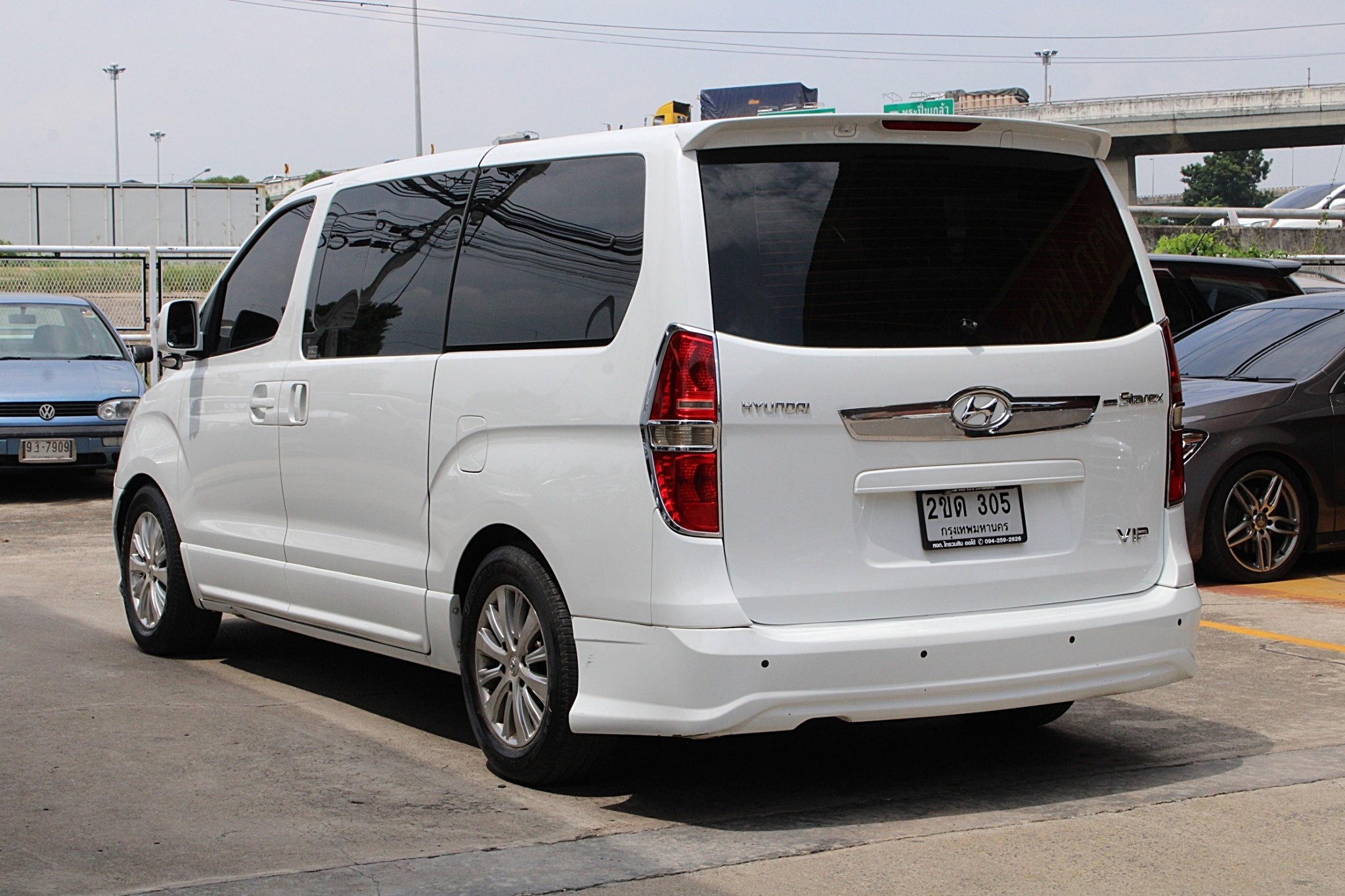 2012 Hyundai Grand Starex 2.5 VIP Wagon AT สีขาว เกียร์อัตโนมัติ 5 สปีด ทิปโทนิก เครื่องยนต์เทอร์โบดีเซล 175 Hp สุดประหยัด ภายในแต่งvip