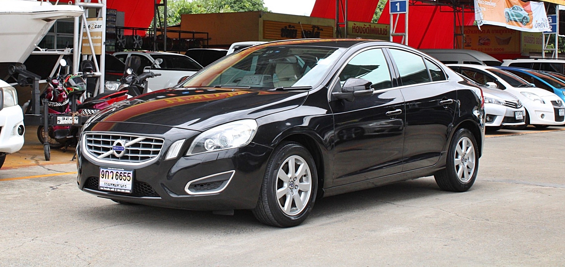 2012 Volvo S60 1.6 DRIVe B Turbo 6 AT Power Shift 180 HP สีดำ Premium Compact Car ในราคา Eco รถสีเดิม ไร้อุบัติเหตุ