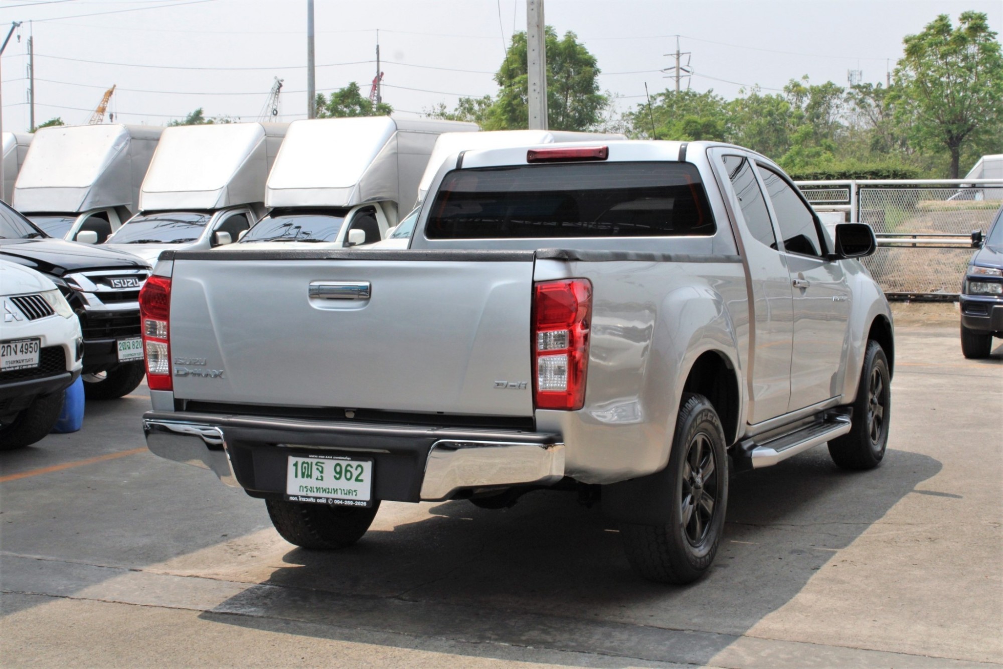 จัดได้ท่วม ออกรถไม่ต้องใช้เงินได้ครับ 2014 Isuzu D-Max Hi-Lander SPACE CAB 2.5 L M/T สีบรอนซ์เงิน เกียร์ธรรมดา ตัวสูง แคปเปิดได้