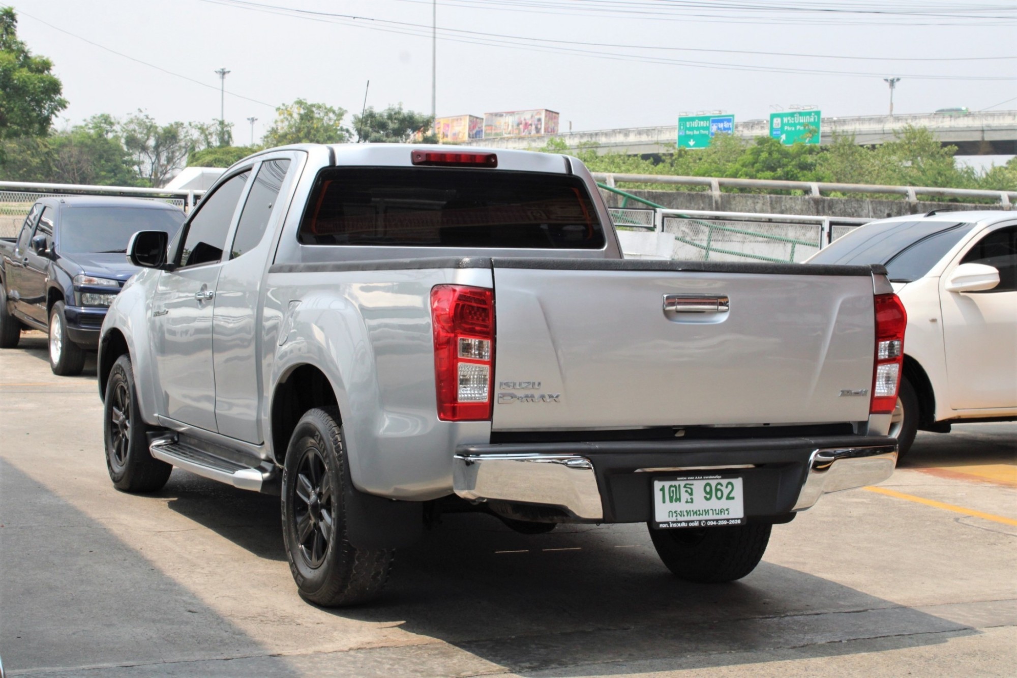 จัดได้ท่วม ออกรถไม่ต้องใช้เงินได้ครับ 2014 Isuzu D-Max Hi-Lander SPACE CAB 2.5 L M/T สีบรอนซ์เงิน เกียร์ธรรมดา ตัวสูง แคปเปิดได้