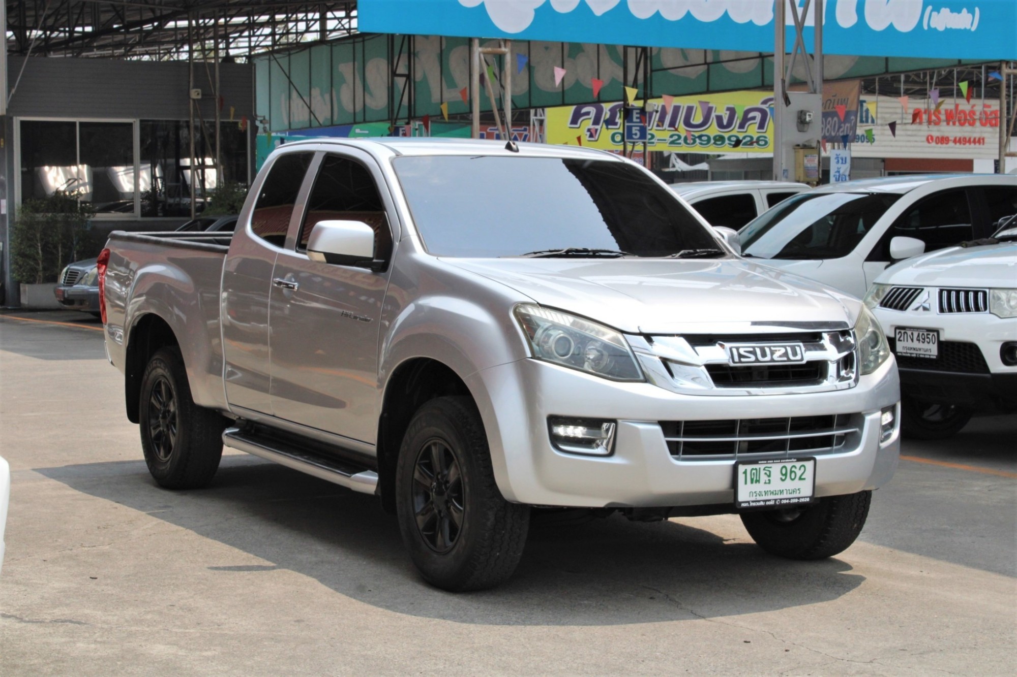 จัดได้ท่วม ออกรถไม่ต้องใช้เงินได้ครับ 2014 Isuzu D-Max Hi-Lander SPACE CAB 2.5 L M/T สีบรอนซ์เงิน เกียร์ธรรมดา ตัวสูง แคปเปิดได้