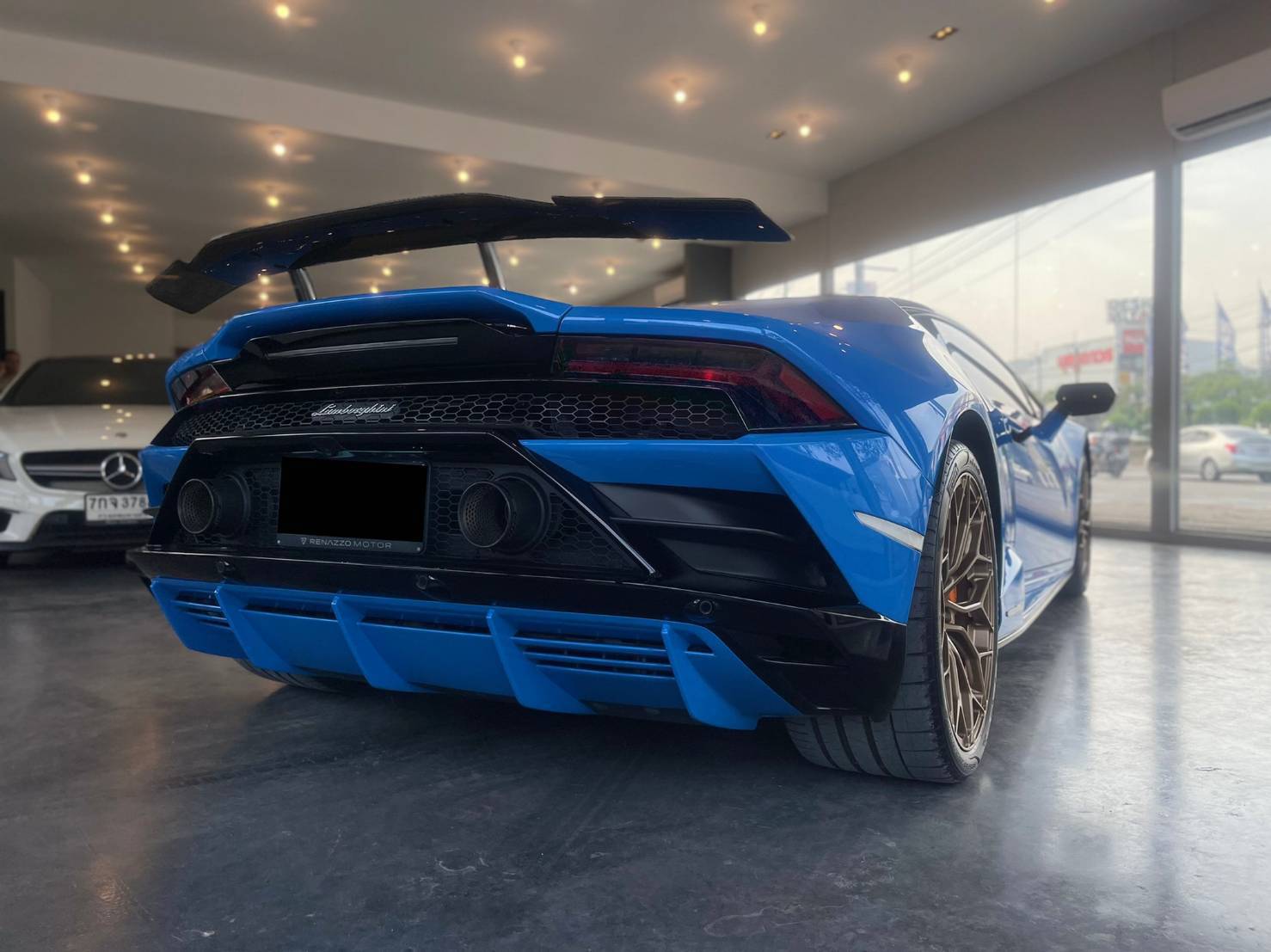 2021 Lamborghini Huracan EVO RWD สีน้ำเงิน