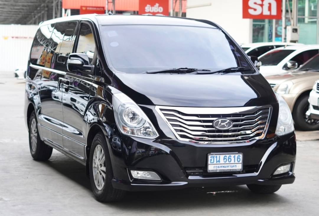 2011 Hyundai H-1 สีดำ