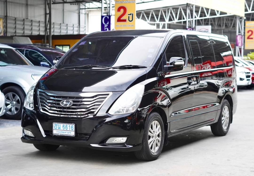 2011 Hyundai H-1 สีดำ