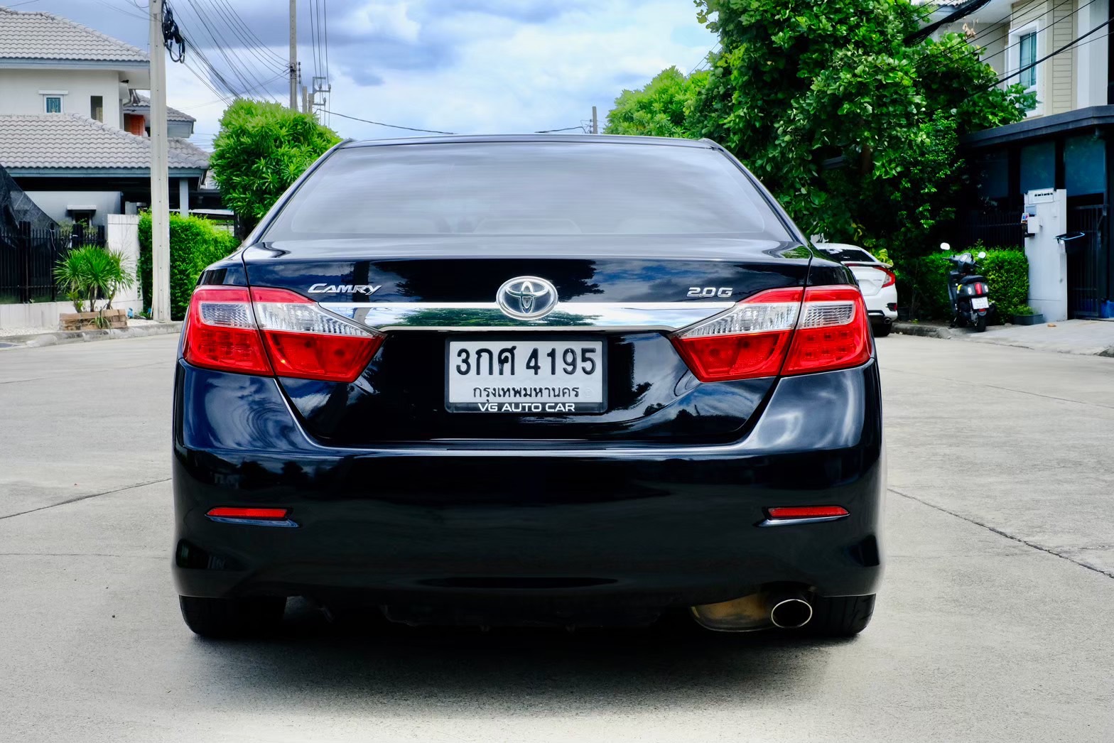 Toyota Camry 2.0 G เครื่องยนต์: เบนซิน เกียร์: ออโต้ ปี: 2014 สี: ดำ