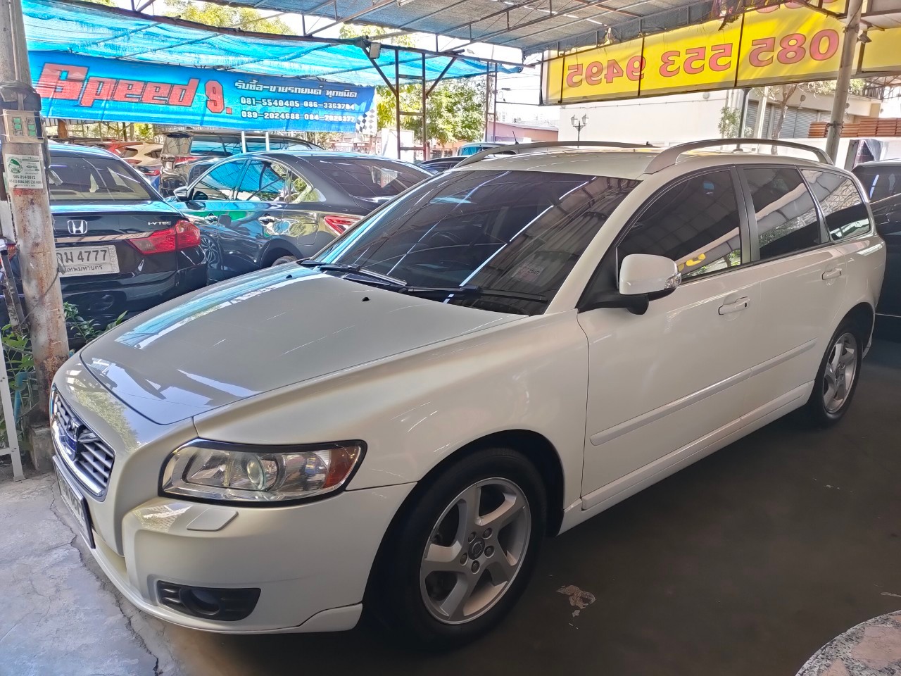 2013 Volvo V50 สีขาว