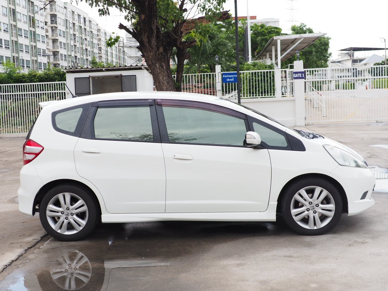 2010 Honda Jazz GE สีขาว