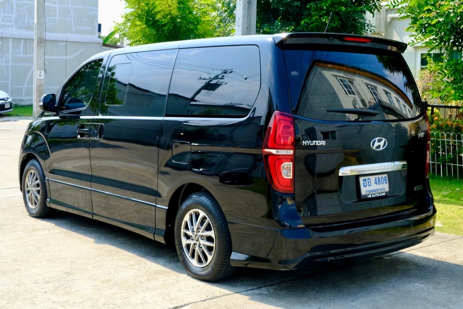 Hyundai H-1 2.5 Elite เกียร์: ออโต้ เครื่องยนต์: ดีเซล ปี: 2018