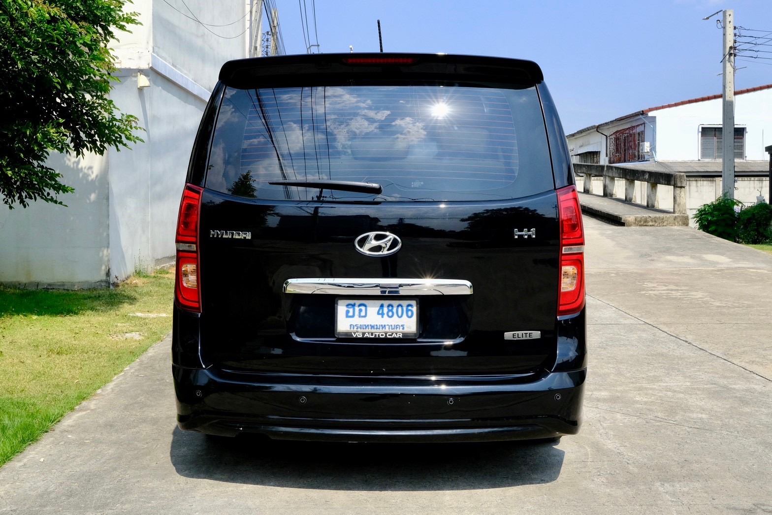 Hyundai H-1 2.5 Elite เกียร์: ออโต้ เครื่องยนต์: ดีเซล ปี: 2018