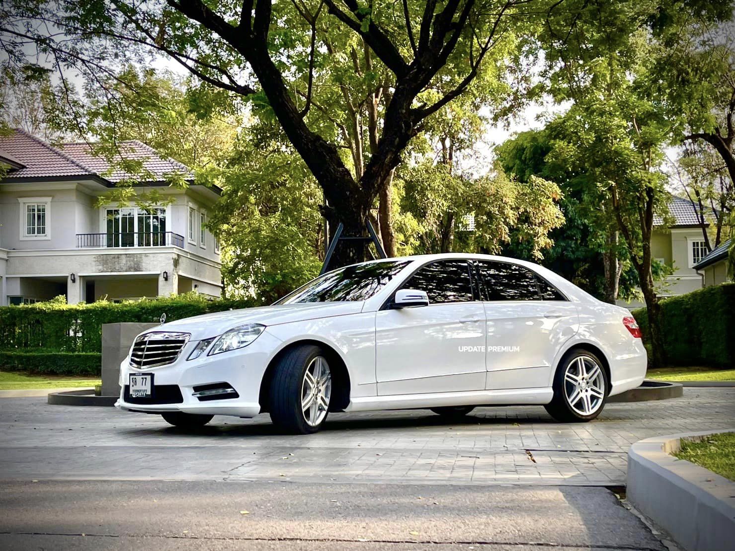 Mercedes Benz E250 AMG Avantgarde มือเดียวป้ายแดง ไม่สวยให้ตบเลย