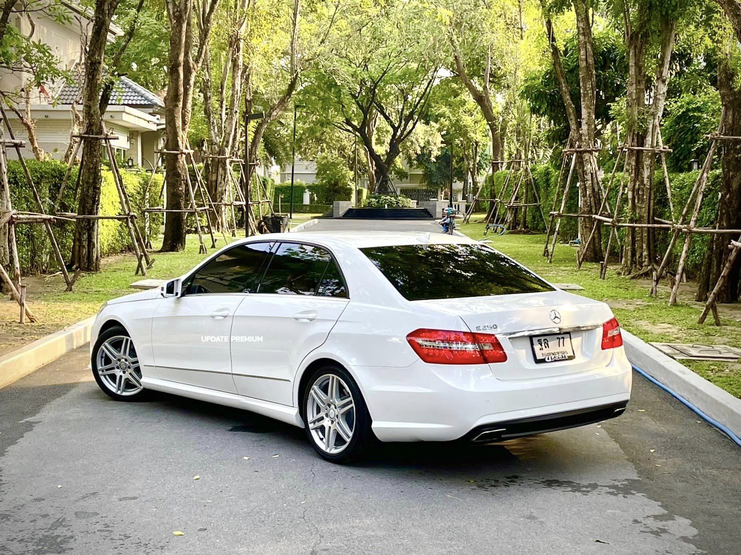 Mercedes Benz E250 AMG Avantgarde มือเดียวป้ายแดง ไม่สวยให้ตบเลย