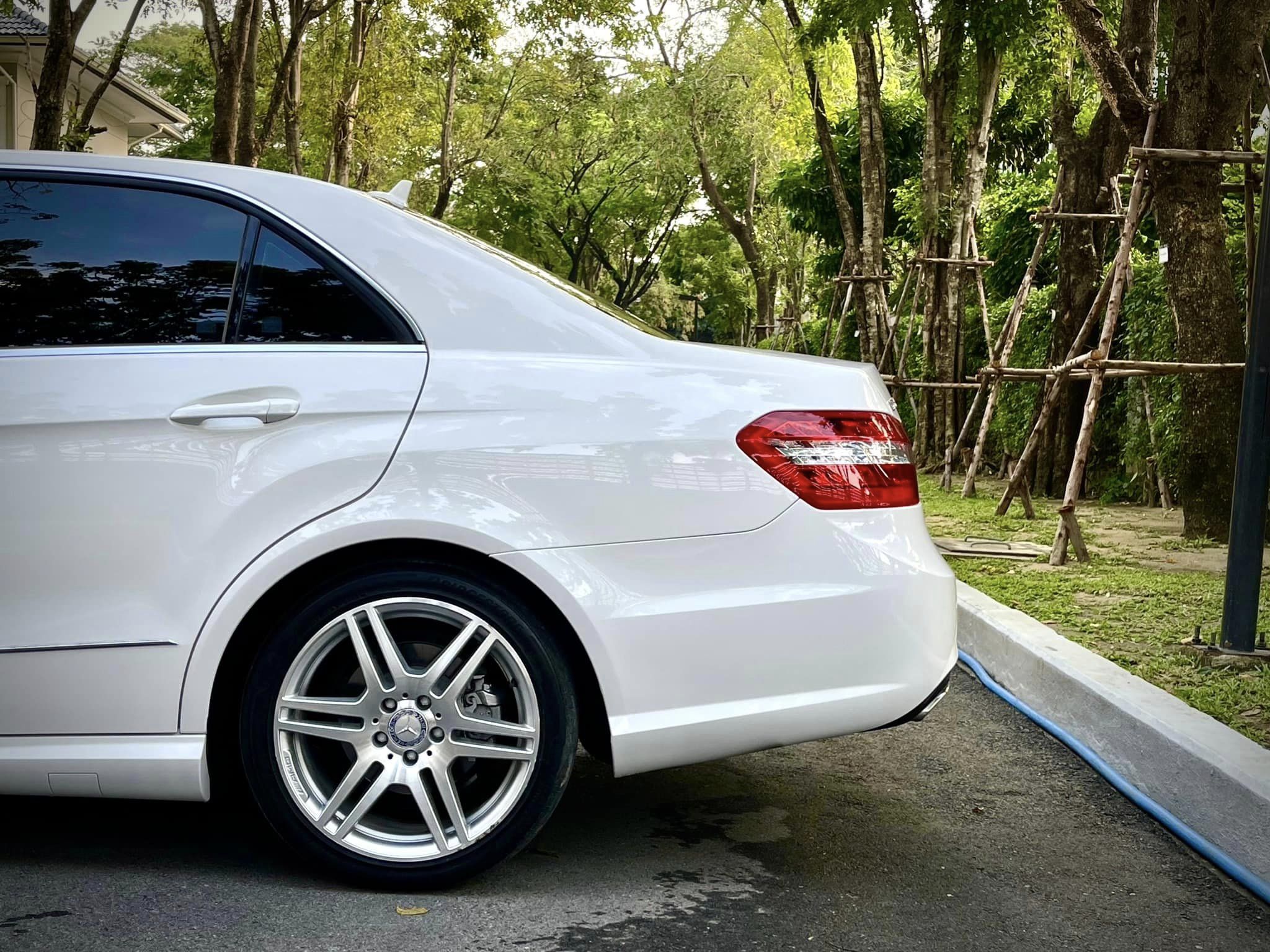 Mercedes Benz E250 AMG Avantgarde มือเดียวป้ายแดง ไม่สวยให้ตบเลย