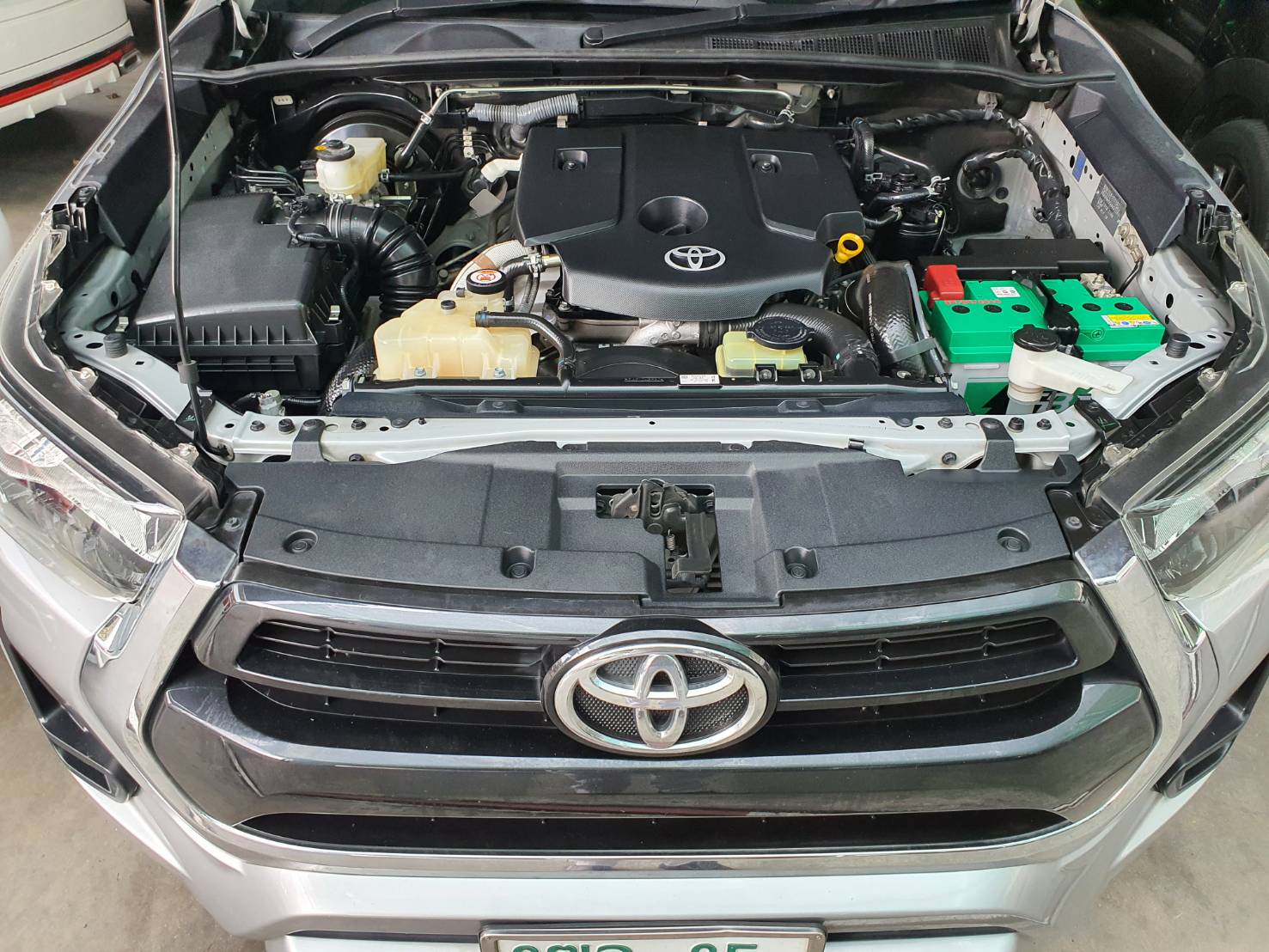 Toyota Hilux Revo 2.4 Entry Smart Cab Z Edition ปี 2021 เกียร์ธรรมดา สีเทา มือหนึ่ง เช็คศูนย์