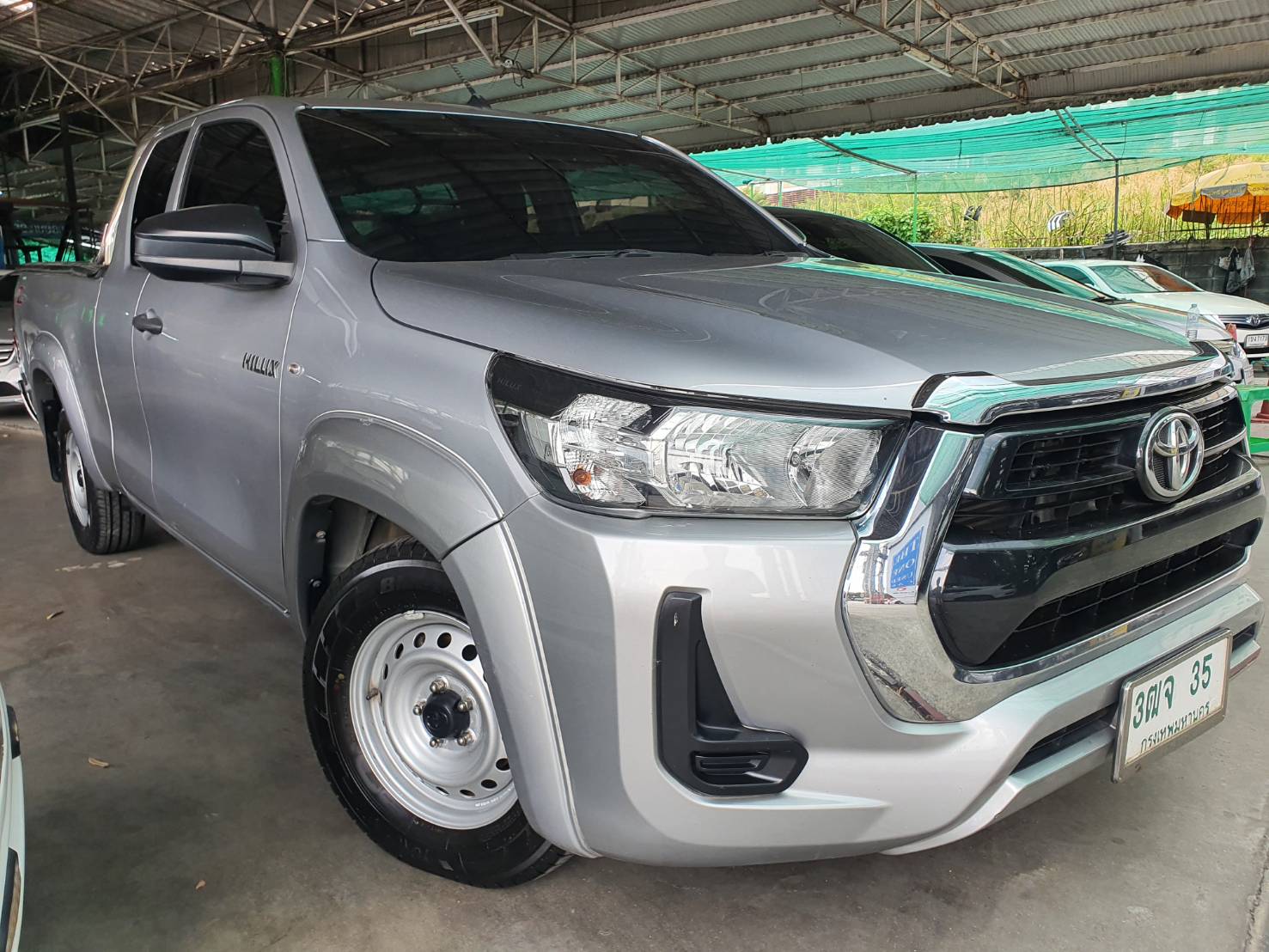 Toyota Hilux Revo 2.4 Entry Smart Cab Z Edition ปี 2021 เกียร์ธรรมดา สีเทา มือหนึ่ง เช็คศูนย์