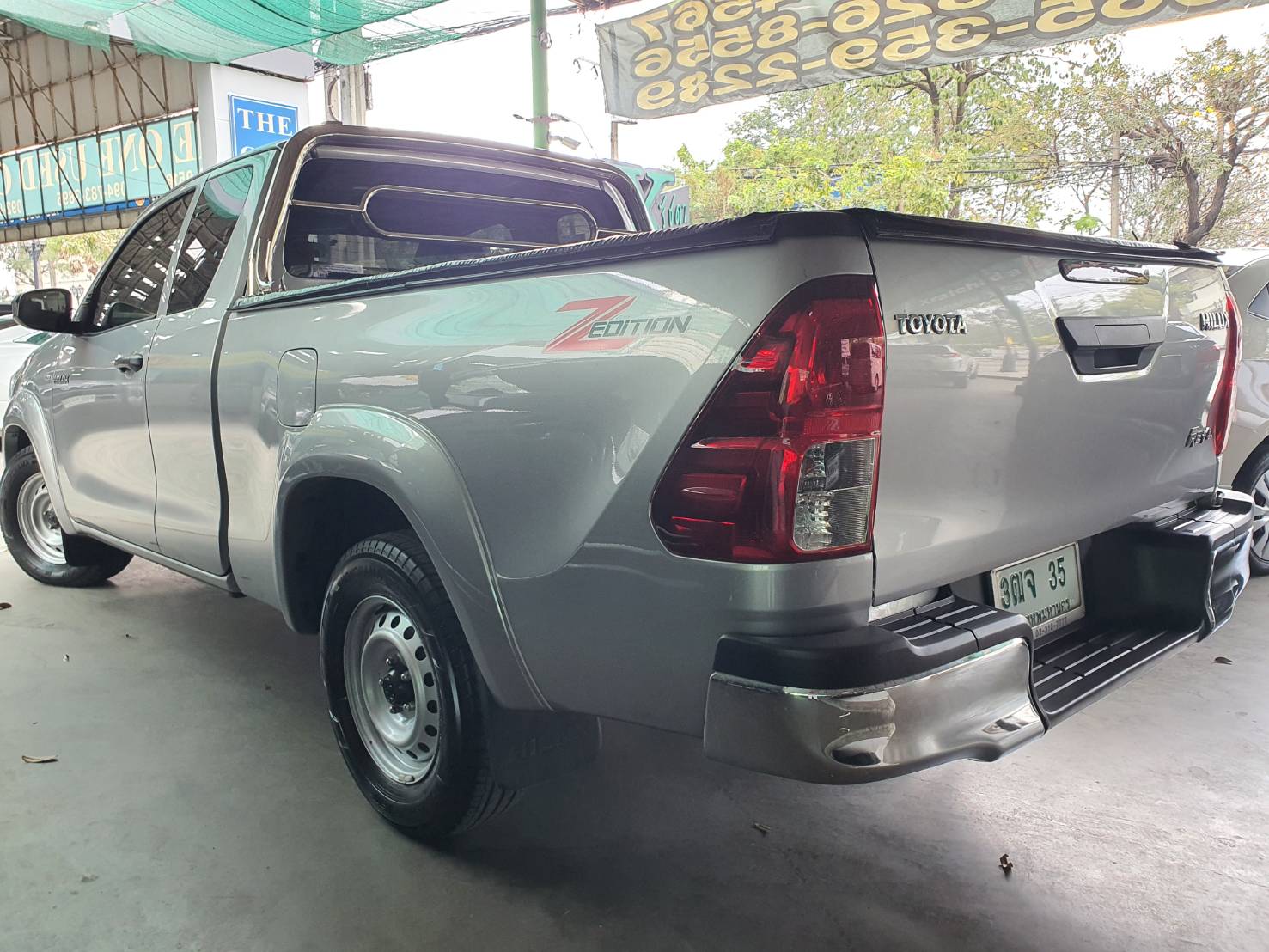 Toyota Hilux Revo 2.4 Entry Smart Cab Z Edition ปี 2021 เกียร์ธรรมดา สีเทา มือหนึ่ง เช็คศูนย์