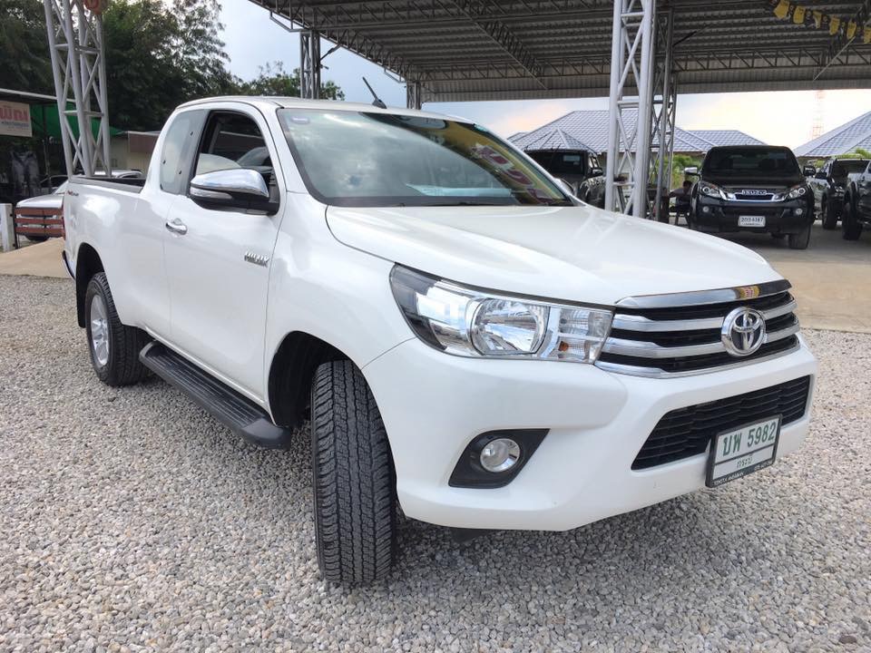 Toyota Hilux Revo Prerunner (Cab) ปี 2017 สีขาว