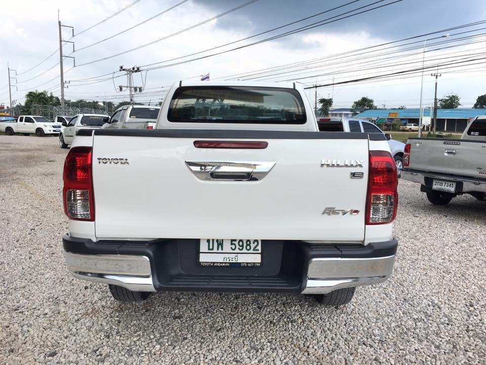 Toyota Hilux Revo Prerunner (Cab) ปี 2017 สีขาว