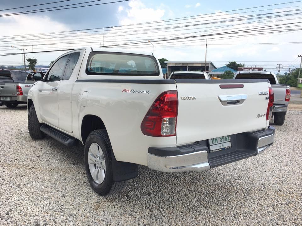 Toyota Hilux Revo Prerunner (Cab) ปี 2017 สีขาว