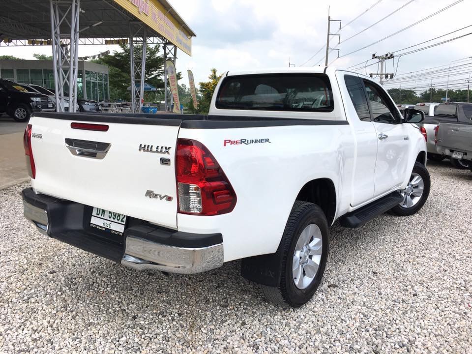 Toyota Hilux Revo Prerunner (Cab) ปี 2017 สีขาว