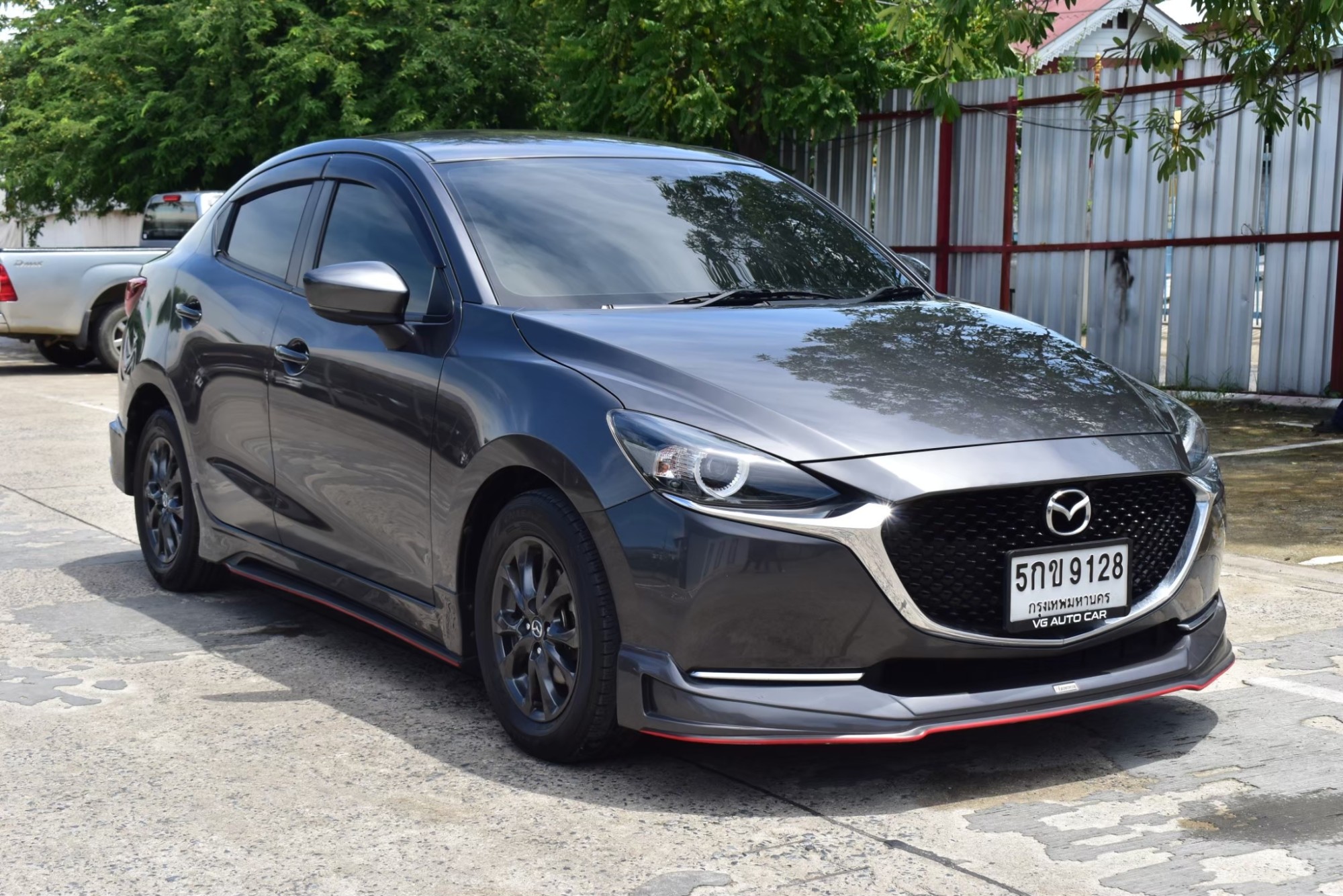 Mazda 2 1.3 S leather เครื่องยนต์: เบนซิน เกียร์: ออโต้ ปี: 2020 สี: เทา ไมล์ 15,xxx Km.