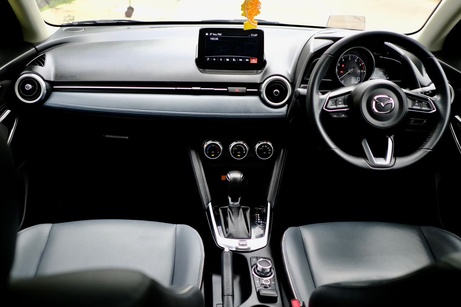 Mazda 2 1.3 S leather เครื่องยนต์: เบนซิน เกียร์: ออโต้ ปี: 2020 สี: เทา ไมล์ 15,xxx Km.