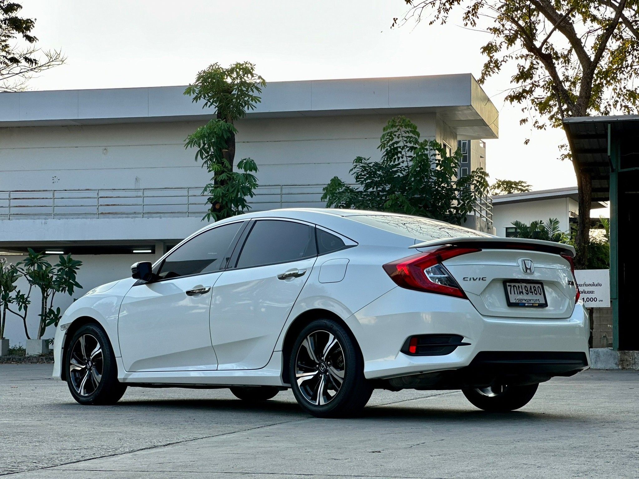 Honda Civic 1.5 TURBO RS ปี 2018 auto ฟรีดาวน์ สดพร้อมโอน