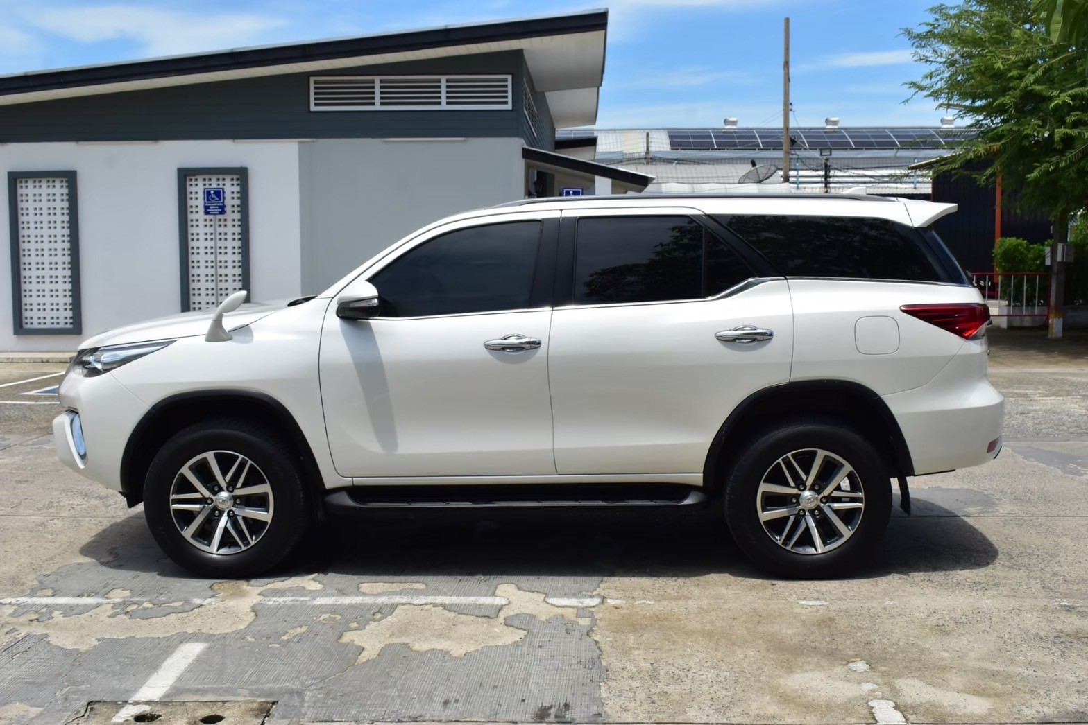 Toyota Fortuner 2.8 v Sigma4 4WD เครื่องยนต์: ดีเซล เกียร์: ออโต้ ปี: 2017 สี:ขาว ไมล์: 16x,xxx กม.☑️