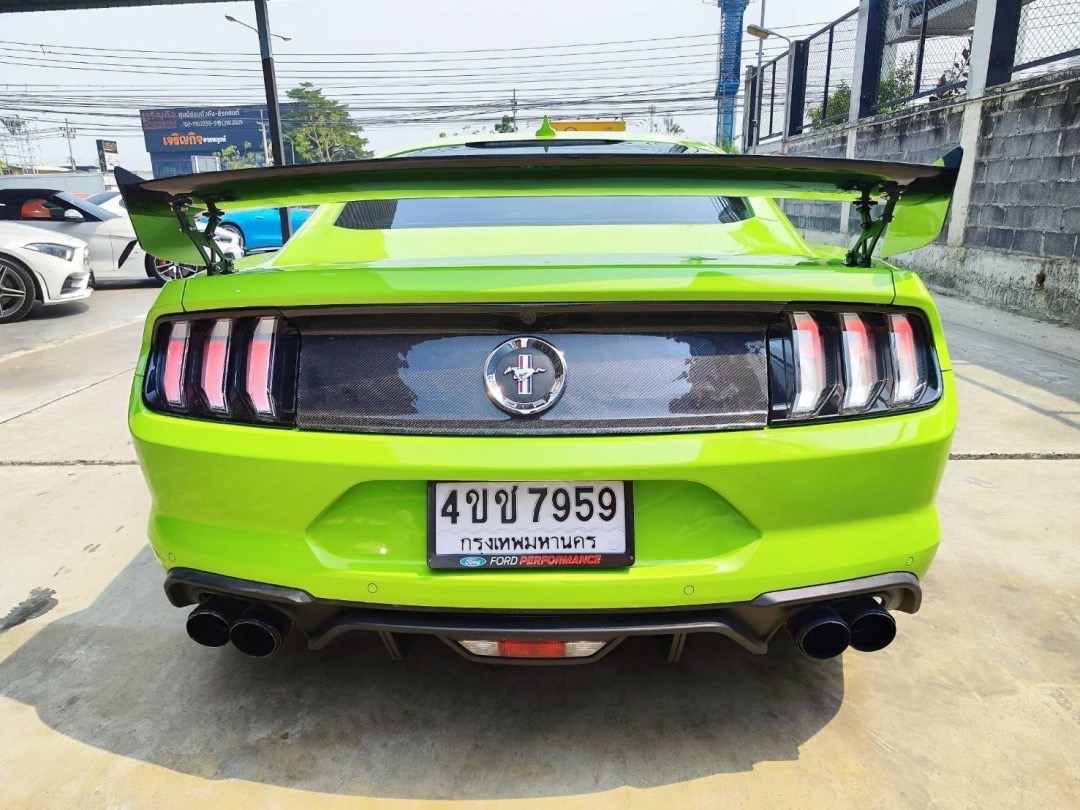 2020 Ford Mustang สีเขียว