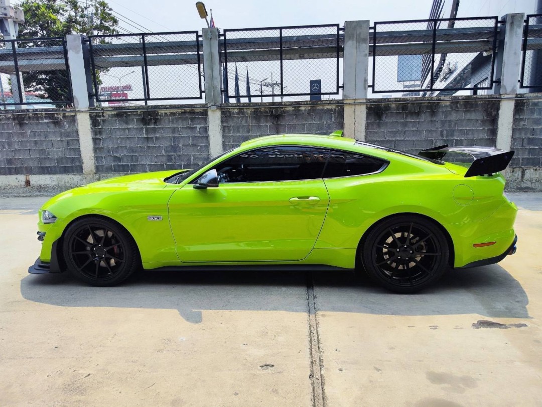 2020 Ford Mustang สีเขียว