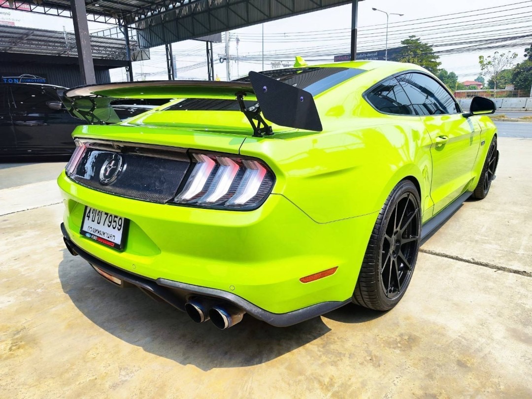 2020 Ford Mustang สีเขียว