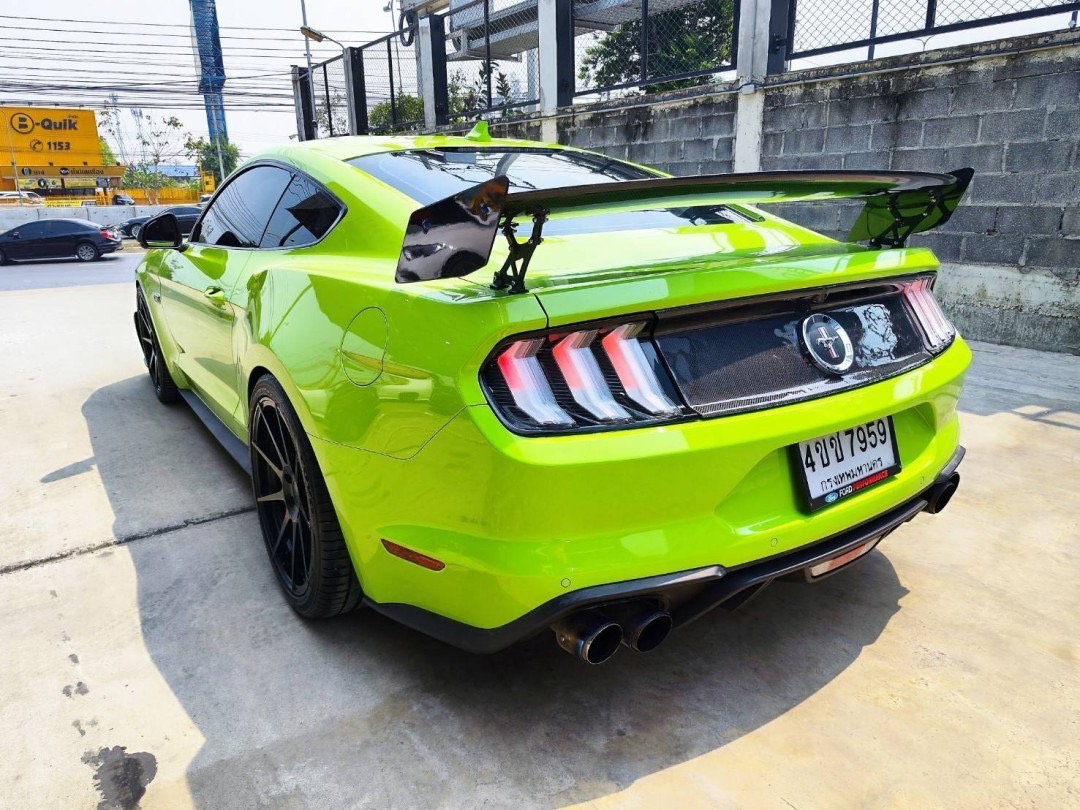 2020 Ford Mustang สีเขียว