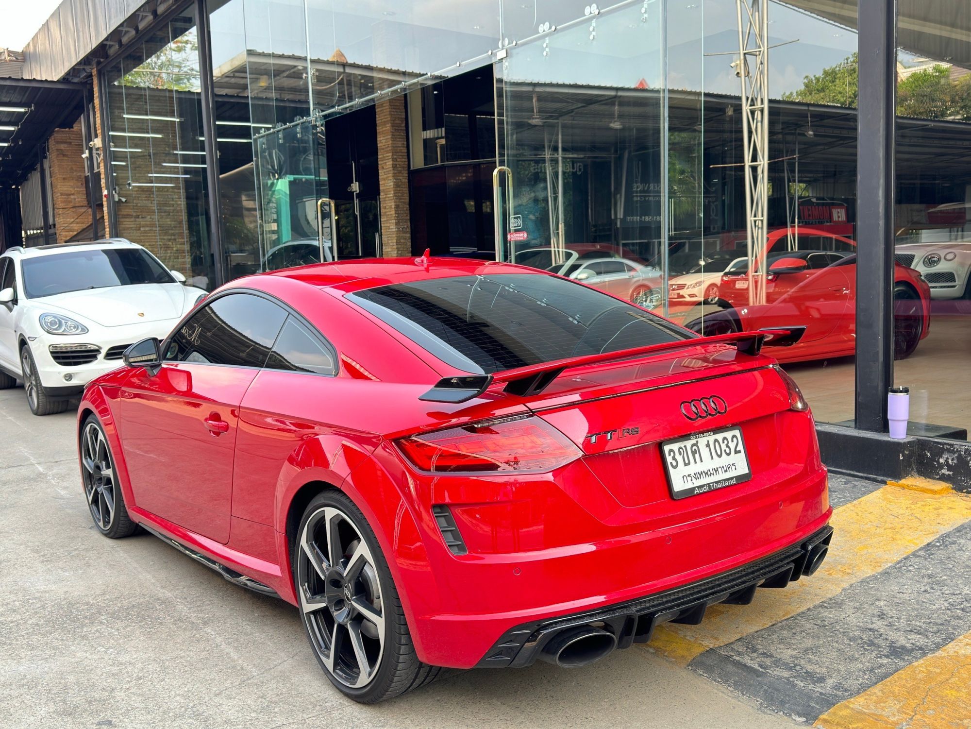 2022 Audi TT RS Coupe สีแดง