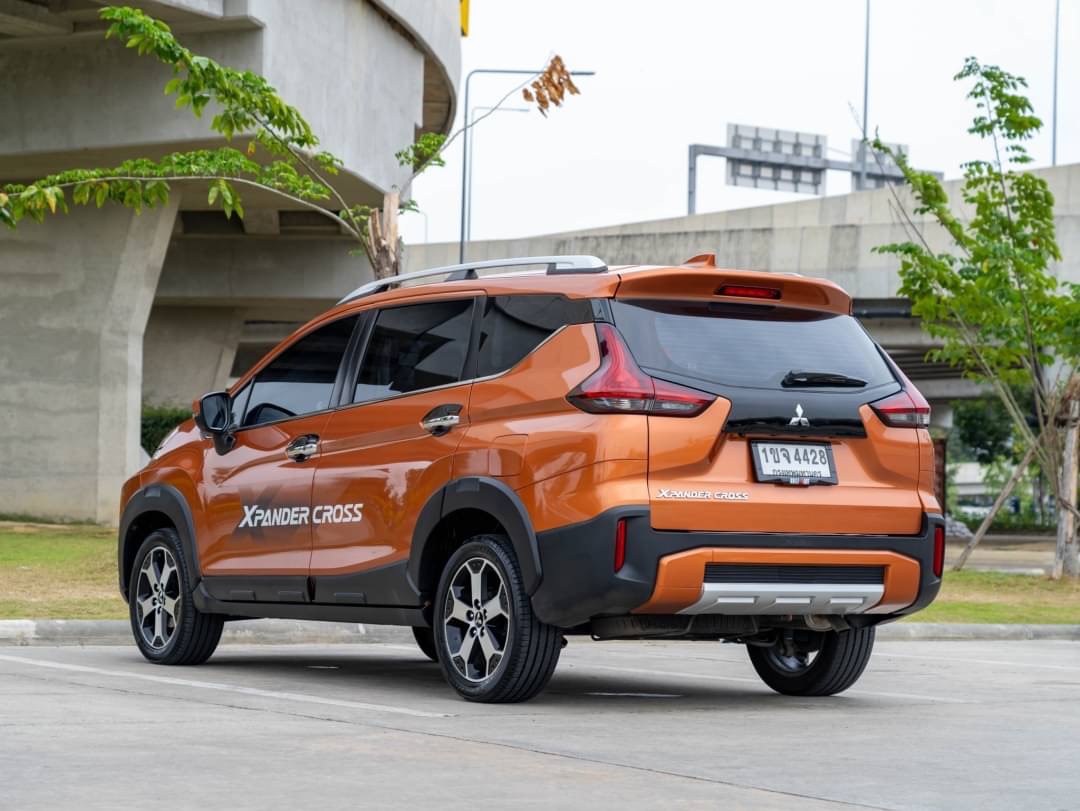 2020 Mitsubishi Xpander สีน้ำตาล