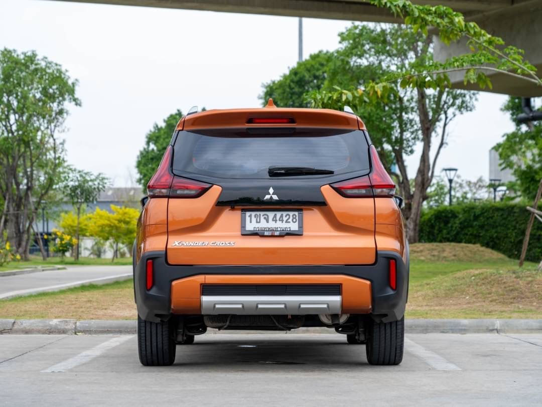 2020 Mitsubishi Xpander สีน้ำตาล