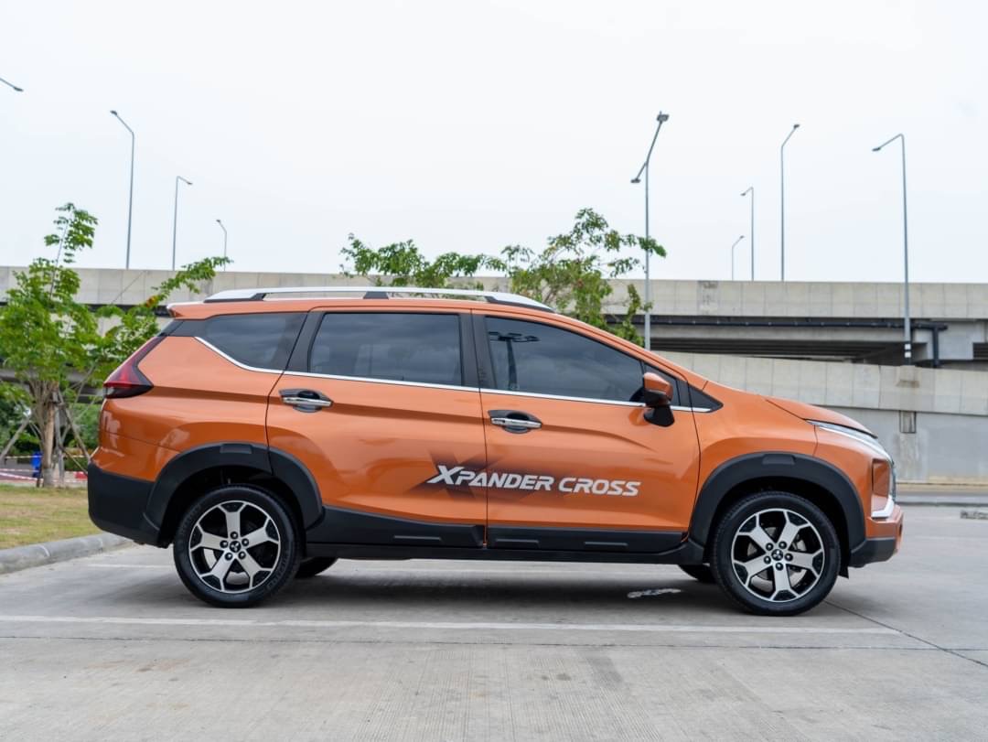 2020 Mitsubishi Xpander สีน้ำตาล