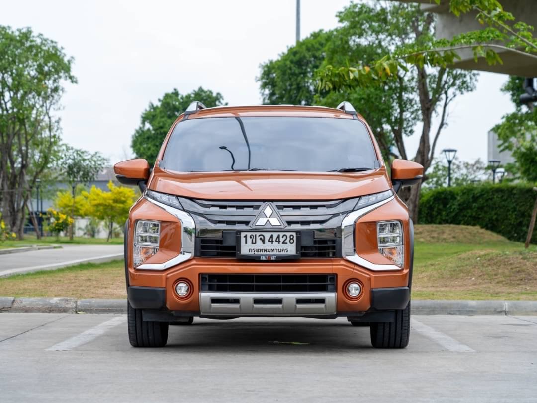 2020 Mitsubishi Xpander สีน้ำตาล